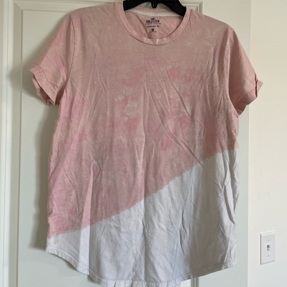 Hollister Pink and White top 🐽🕊